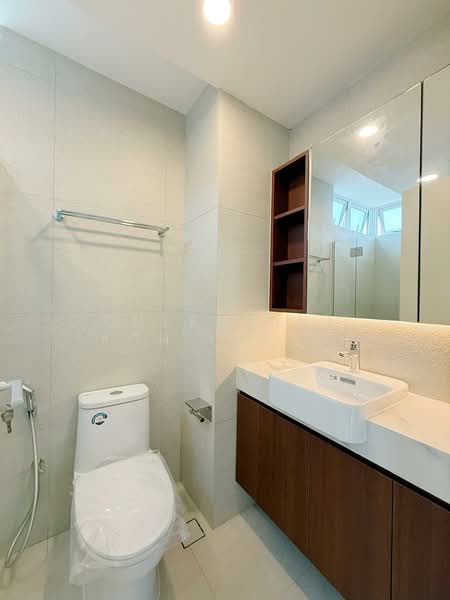 Balmoral Place, 20 Balmoral Crescent, 2 Bedrooms, 872 sqft, Condominium For Rent, by CHERMAINE Koh Lay Cheng, 500110159 - Bathroom - PropertyGuru.com.sg