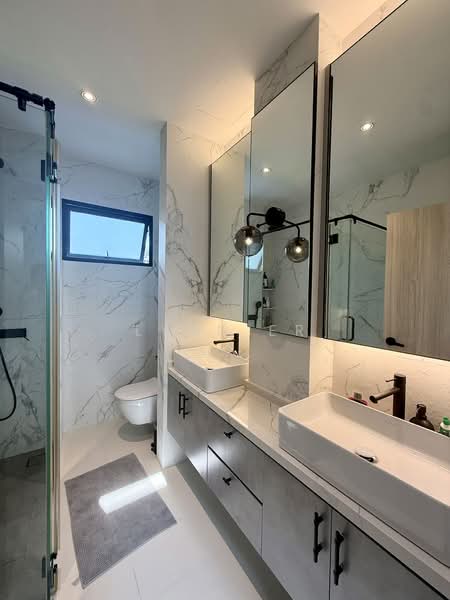 Near King Albert Park MRT/MGS 2.5 Storey Inter-Terrace, , 5 Bedrooms, 3,500 sqft, Terraced House For Sale, by Lynn Er, 500110161 - Bathroom - PropertyGuru.com.sg