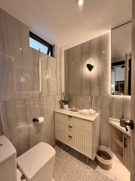 Near King Albert Park MRT/MGS 2.5 Storey Inter-Terrace, , 5 Bedrooms, 3,500 sqft, Terraced House For Sale, by Lynn Er, 500110161 - Bathroom - PropertyGuru.com.sg