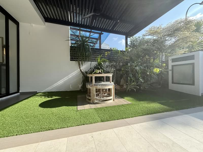 Near King Albert Park MRT/MGS 2.5 Storey Inter-Terrace, , 5 Bedrooms, 3,500 sqft, Terraced House For Sale, by Lynn Er, 500110161 - PropertyGuru.com.sg