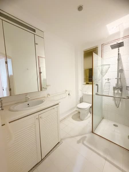 Entire 2nd Storey Landed with Balcony and Yard, , 4 Bedrooms, 3,000 sqft, Semi-Detached House For Rent, by Desiree Leung, 500110164 - Bathroom - PropertyGuru.com.sg