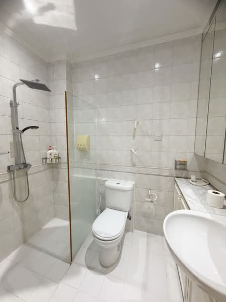 Entire 2nd Storey Landed with Balcony and Yard, , 4 Bedrooms, 3,000 sqft, Semi-Detached House For Rent, by Desiree Leung, 500110164 - Bathroom - PropertyGuru.com.sg