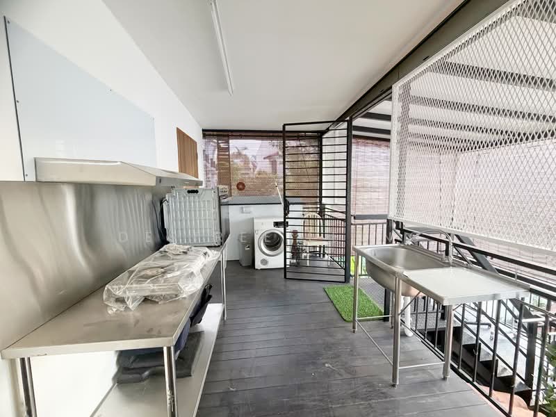 Entire 2nd Storey Landed with Balcony and Yard, , 4 Bedrooms, 3,000 sqft, Semi-Detached House For Rent, by Desiree Leung, 500110164 - Kitchen  - PropertyGuru.com.sg