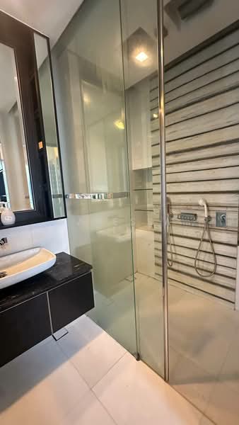 The Cape, 25 Amber Road, 2 Bedrooms, 850 sqft, Apartment For Rent, by Vanessa Sim, 500110187 - Bathroom - PropertyGuru.com.sg