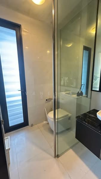 The Cape, 25 Amber Road, 2 Bedrooms, 850 sqft, Apartment For Rent, by Vanessa Sim, 500110187 - Bathroom - PropertyGuru.com.sg