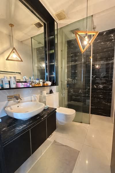 The Cape, 25 Amber Road, 2 Bedrooms, 850 sqft, Apartment For Rent, by Vanessa Sim, 500110187 - Bathroom - PropertyGuru.com.sg