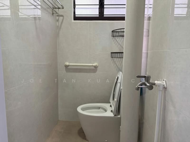 311 Yishun Ring Road, 311 Yishun Ring Road, 3 Bedrooms, 1,119 sqft, HDB Flat For Rent, by Joe Tan Kuan Chew, 500110195 - Bathroom - PropertyGuru.com.sg