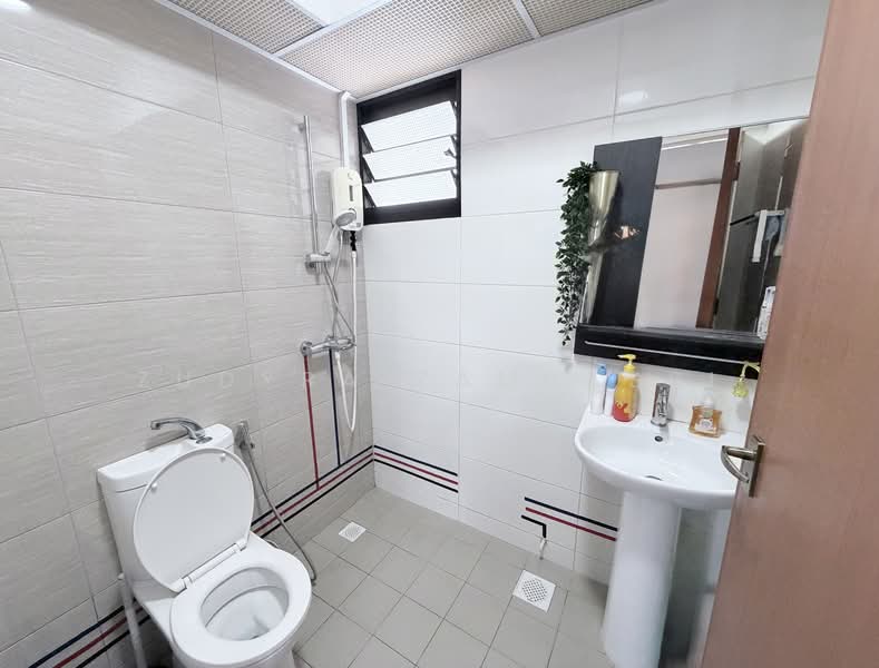 131A Canberra Crescent, 131A Canberra Crescent, 2 Bedrooms, 732 sqft, HDB Flat For Sale, by Zudyra Zamhasbi, 500110196 - Bathroom - PropertyGuru.com.sg