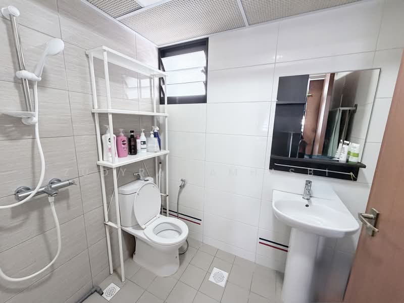 131A Canberra Crescent, 131A Canberra Crescent, 2 Bedrooms, 732 sqft, HDB Flat For Sale, by Zudyra Zamhasbi, 500110196 - Bathroom - PropertyGuru.com.sg