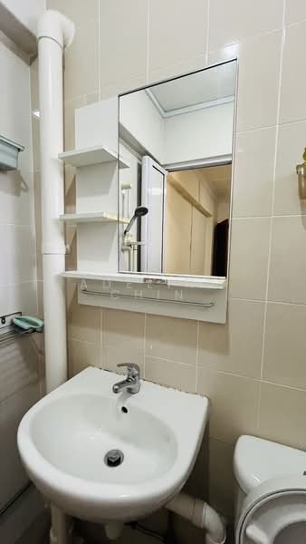 443 Ang Mo Kio Avenue 10, 443 Ang Mo Kio Avenue 10, 2 Bedrooms, 721 sqft, HDB Flat For Rent, by Adeline Chin, 500110225 - Bathroom - PropertyGuru.com.sg