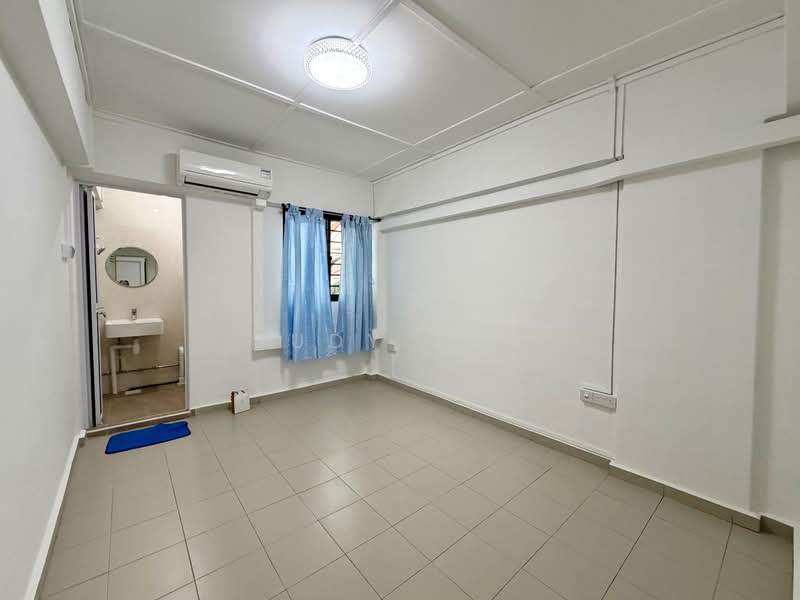 119 Aljunied Avenue 2, 119 Aljunied Avenue 2, 3 Bedrooms, 926 sqft, HDB Flat For Rent, by Judy Tan, 500110227 - Master Bedroom - PropertyGuru.com.sg