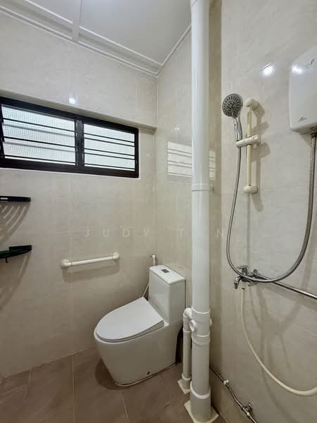119 Aljunied Avenue 2, 119 Aljunied Avenue 2, 3 Bedrooms, 926 sqft, HDB Flat For Rent, by Judy Tan, 500110227 - Common Bathroom - PropertyGuru.com.sg
