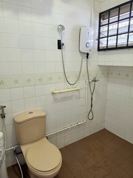 346 Tampines Street 33, 346 Tampines Street 33, 3 Bedrooms, 1,173 sqft, HDB Flat For Sale, by Nick R. L, 500110258 - Bathroom - PropertyGuru.com.sg