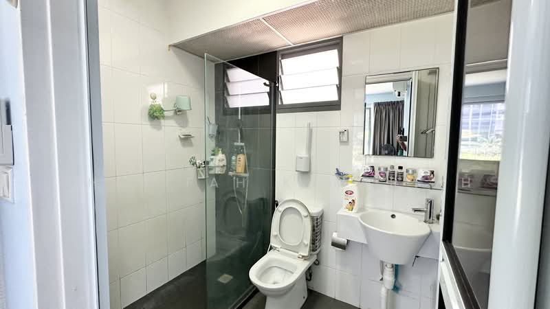 316B Punggol Way, 316B Punggol Way, 3 Bedrooms, 1,001 sqft, HDB Flat For Sale, by Sharifah Kamariah, 500110270 - Bathroom - PropertyGuru.com.sg