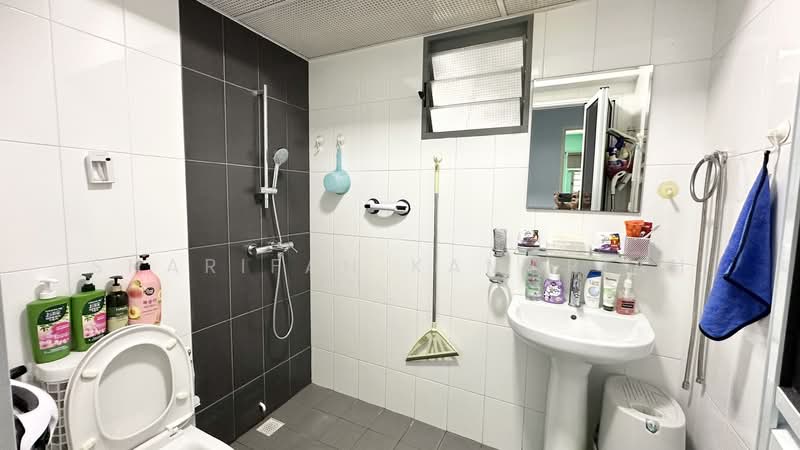 316B Punggol Way, 316B Punggol Way, 3 Bedrooms, 1,001 sqft, HDB Flat For Sale, by Sharifah Kamariah, 500110270 - Bathroom - PropertyGuru.com.sg