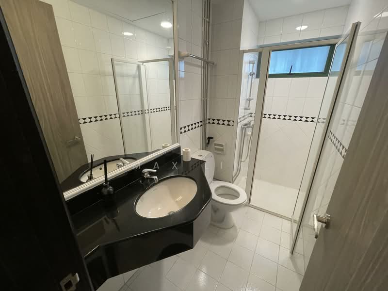 The Bencoolen, 180A Bencoolen Street, 2 Bedrooms, 883 sqft, Apartment For Rent, by Max Lim, 500110275 - Common Bathroom - PropertyGuru.com.sg