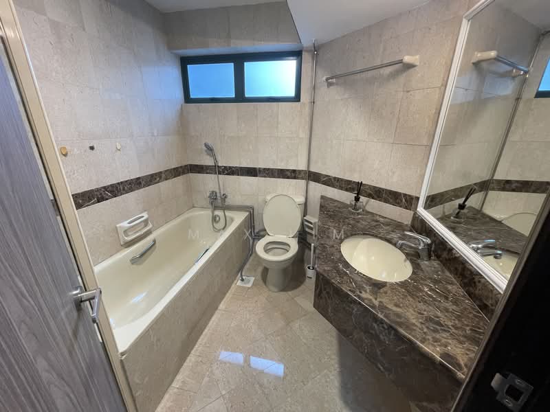 The Bencoolen, 180A Bencoolen Street, 2 Bedrooms, 883 sqft, Apartment For Rent, by Max Lim, 500110275 - Master Bathroom - PropertyGuru.com.sg