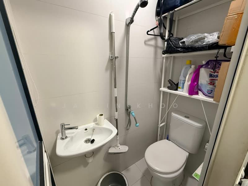 Lake Grande, 2 Jurong Lake Link, 3 Bedrooms, 947 sqft, Condominium For Rent, by Jaslin Khoo, 500110299 - Bathroom - PropertyGuru.com.sg