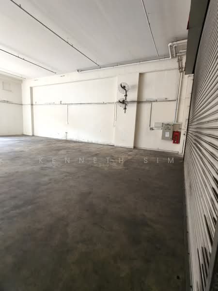 Jurong Food Hub, 15 Jalan Tepong, 2,594 sqft, Factory / Workshop (B2) For Rent, by KENNETH SIM, 500110302 - Ramp up on 2nd floor bright well ventila - CommercialGuru.com.sg