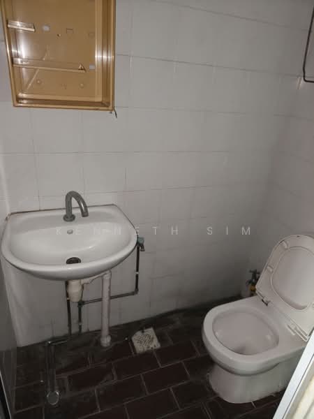 Jurong Food Hub, 15 Jalan Tepong, 2,594 sqft, Factory / Workshop (B2) For Rent, by KENNETH SIM, 500110302 - Bathroom - CommercialGuru.com.sg