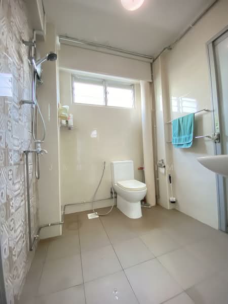 5 Toh Yi Drive, 5 Toh Yi Drive, 3 Bedrooms, 1,119 sqft, HDB Flat For Sale, by Janice Lim, 500110313 - Bathroom - PropertyGuru.com.sg