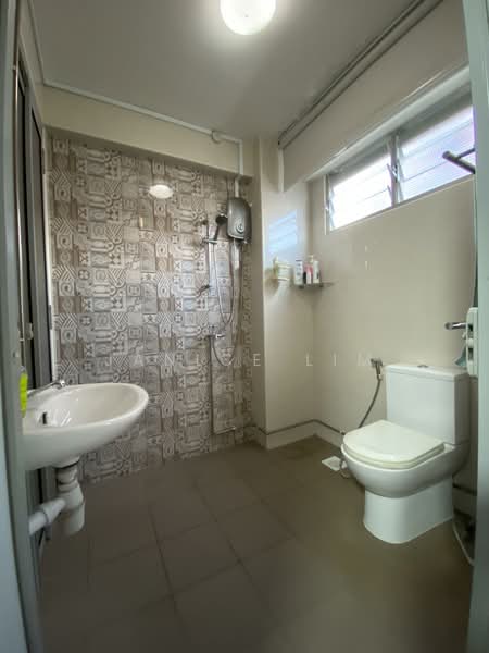 5 Toh Yi Drive, 5 Toh Yi Drive, 3 Bedrooms, 1,119 sqft, HDB Flat For Sale, by Janice Lim, 500110313 - Bathroom - PropertyGuru.com.sg