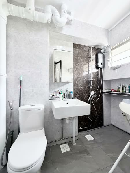 351 Tampines Street 33, 351 Tampines Street 33, 3 Bedrooms, 1,130 sqft, HDB Flat For Sale, by Nona Kirana, 500110324 - Bathroom - PropertyGuru.com.sg