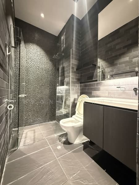 RV Edge, 2 Shanghai Road, 2 Bedrooms, 1,066 sqft, Condominium For Sale, by Yvonne Chua, 500110333 - Bathroom - PropertyGuru.com.sg