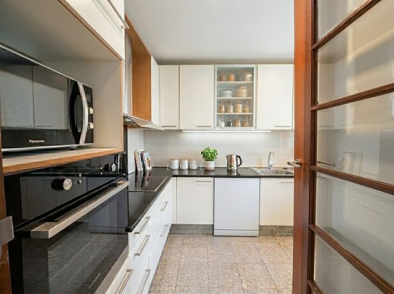 Cuscaden Residences, 26 Cuscaden Road, 3 Bedrooms, 1,485 sqft, Condominium For Sale, by Novell Tan, 500110344 - Kitchen - PropertyGuru.com.sg