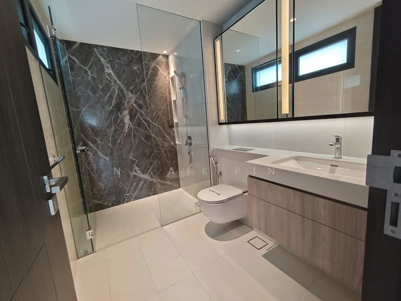 ❤️ Brand New Freehold Semi-D 💎 Bukit Timah Quiet Enclave, Greenbank Park / Eng Neo Avenue / Rifle Range Road, 5 Bedrooms, 5,436 sqft, Semi-Detached House For Sale, by Ng Aik Pin, 500110357 - Bathroom - PropertyGuru.com.sg