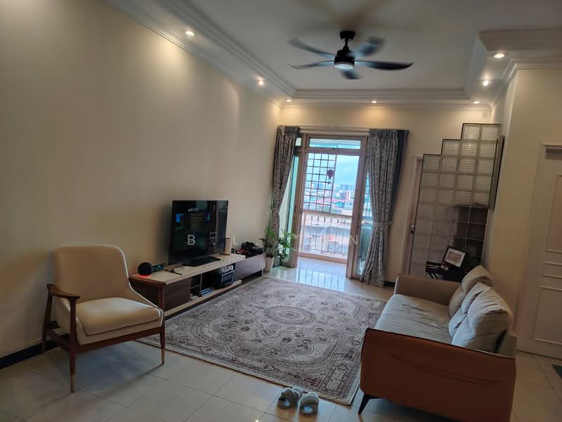 Astoria Park, 34 Lorong Mydin, 3 Bedrooms, 1,195 sqft, Condominium For Rent, by B.L. Tan, 500110371 - Living Room - PropertyGuru.com.sg