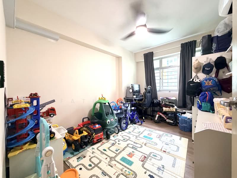 489D Choa Chu Kang Avenue 5, 489D Choa Chu Kang Avenue 5, 3 Bedrooms, 1,001 sqft, HDB Flat For Sale, by Fatin Amira, 500110373 - Study - PropertyGuru.com.sg