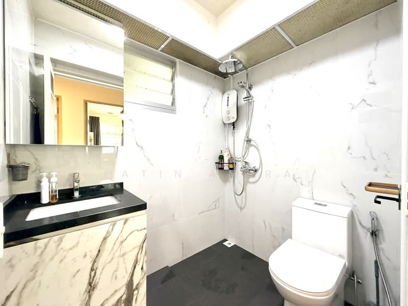489D Choa Chu Kang Avenue 5, 489D Choa Chu Kang Avenue 5, 3 Bedrooms, 1,001 sqft, HDB Flat For Sale, by Fatin Amira, 500110373 - Bathroom - PropertyGuru.com.sg