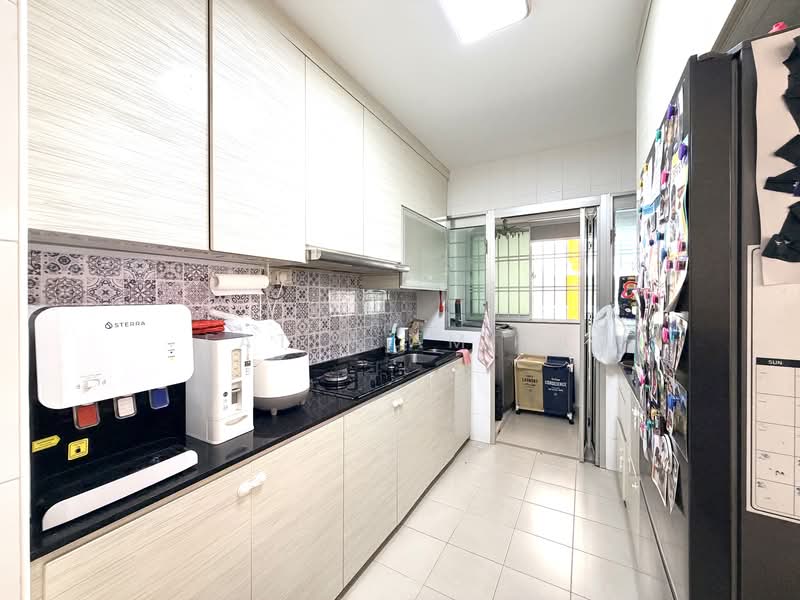 489D Choa Chu Kang Avenue 5, 489D Choa Chu Kang Avenue 5, 3 Bedrooms, 1,001 sqft, HDB Flat For Sale, by Fatin Amira, 500110373 - Kitchen - PropertyGuru.com.sg