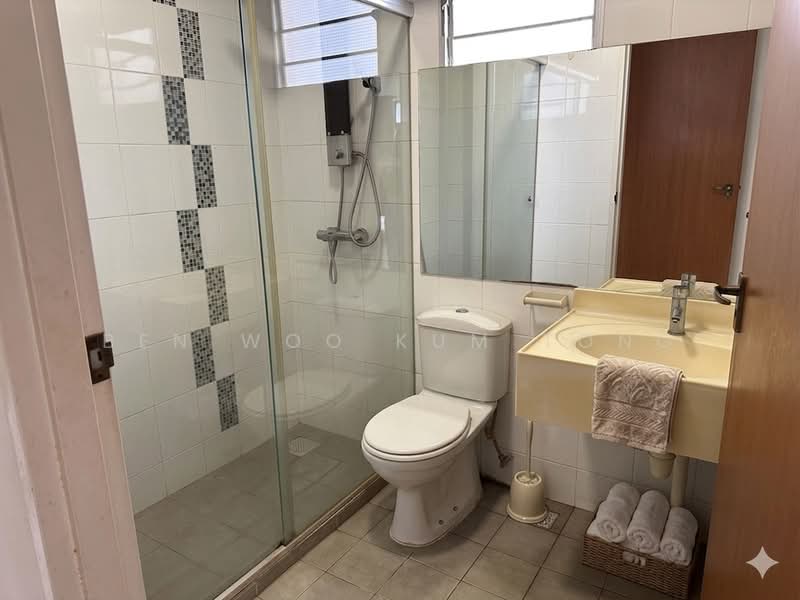 213B Punggol Walk, 213B Punggol Walk, 3 Bedrooms, 1,216 sqft, HDB Flat For Sale, by Ben Woo Kum Tong, 500110380 - Bathroom - PropertyGuru.com.sg