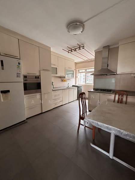 463 Hougang Avenue 10, 463 Hougang Avenue 10, 3 Bedrooms, 1,313 sqft, HDB Flat For Sale, by Bell Tan (Annabella), 500110384 - Kitchen - PropertyGuru.com.sg