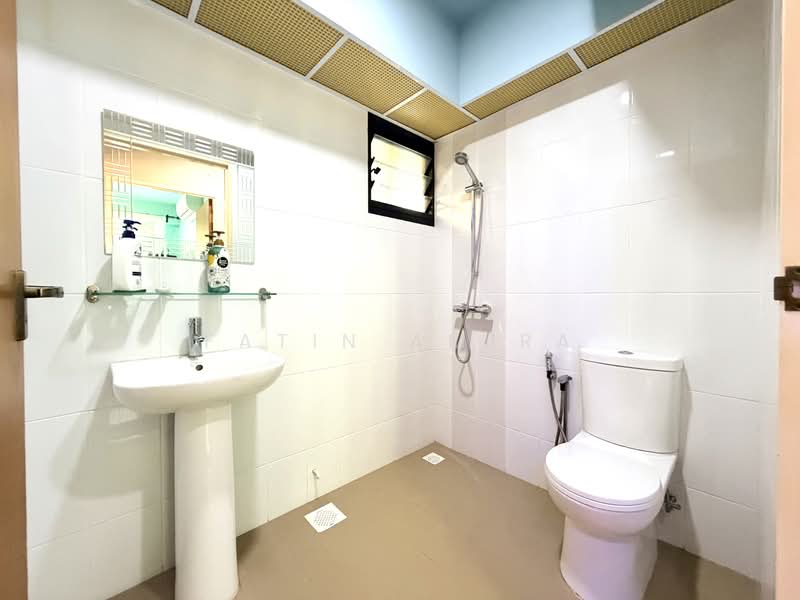 120B Punggol Edge, 120B Edgedale Plains, 3 Bedrooms, 1,001 sqft, HDB Flat For Sale, by Fatin Amira, 500110387 - Bathroom - PropertyGuru.com.sg