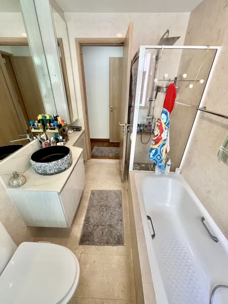 Varsity Park Condominium, 34 West Coast Road, 4 Bedrooms, 1,528 sqft, Condominium For Sale, by Roy Low, 500110391 - Bathroom - PropertyGuru.com.sg