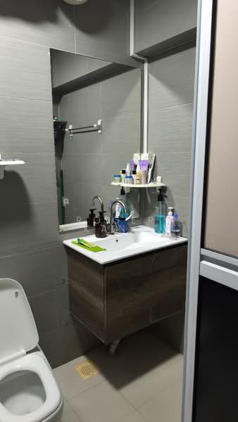 63 Teban Gardens Road, 63 Teban Gardens Road, 3 Bedrooms, 1,237 sqft, HDB Flat For Sale, by Roger Kang, 500110403 - Bathroom - PropertyGuru.com.sg