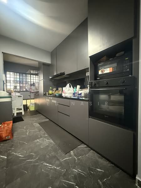 427 Woodlands Street 41, 427 Woodlands Street 41, 3 Bedrooms, 1,076 sqft, HDB Flat For Sale, by Syed Nasir, 500110417 - Kitchen - PropertyGuru.com.sg