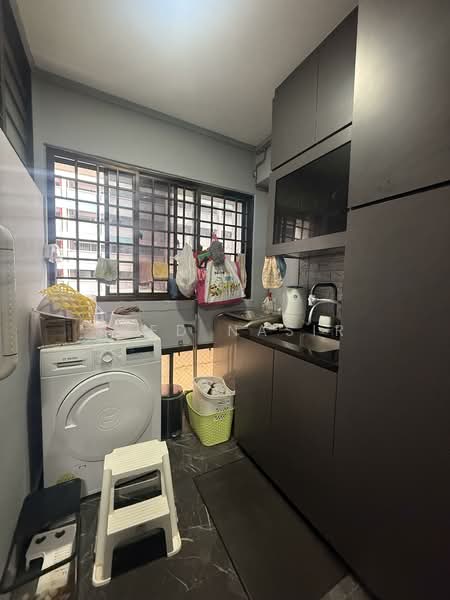 427 Woodlands Street 41, 427 Woodlands Street 41, 3 Bedrooms, 1,076 sqft, HDB Flat For Sale, by Syed Nasir, 500110417 - Interior - PropertyGuru.com.sg