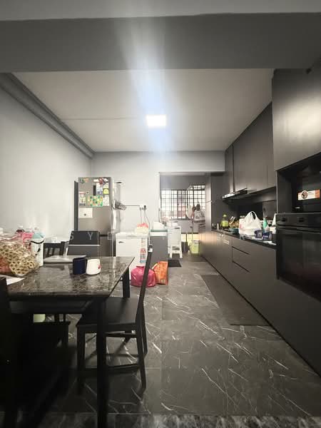 427 Woodlands Street 41, 427 Woodlands Street 41, 3 Bedrooms, 1,076 sqft, HDB Flat For Sale, by Syed Nasir, 500110417 - Kitchen - PropertyGuru.com.sg