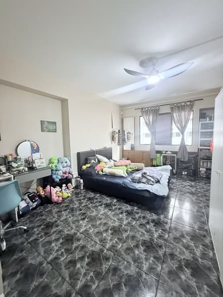 427 Woodlands Street 41, 427 Woodlands Street 41, 3 Bedrooms, 1,076 sqft, HDB Flat For Sale, by Syed Nasir, 500110417 - Bedroom - PropertyGuru.com.sg