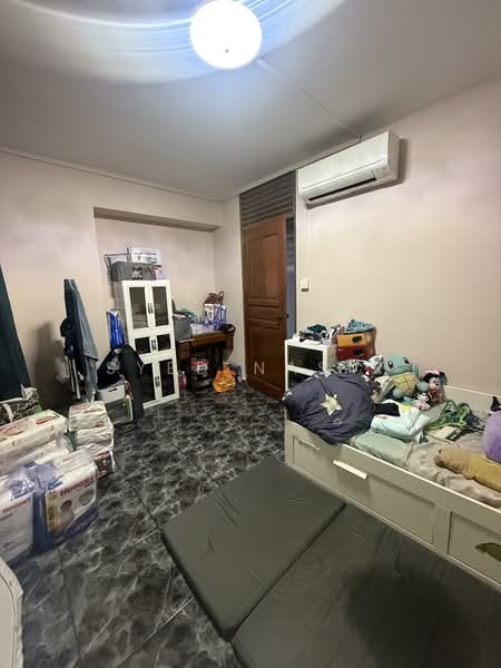 427 Woodlands Street 41, 427 Woodlands Street 41, 3 Bedrooms, 1,076 sqft, HDB Flat For Sale, by Syed Nasir, 500110417 - Bedroom - PropertyGuru.com.sg