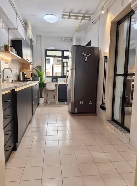 7 Pine Close, 7 Pine Close, 3 Bedrooms, 1,033 sqft, HDB Flat For Sale, by Irene Nah, 500110427 - Kitchen-AI used for staging purpose - PropertyGuru.com.sg