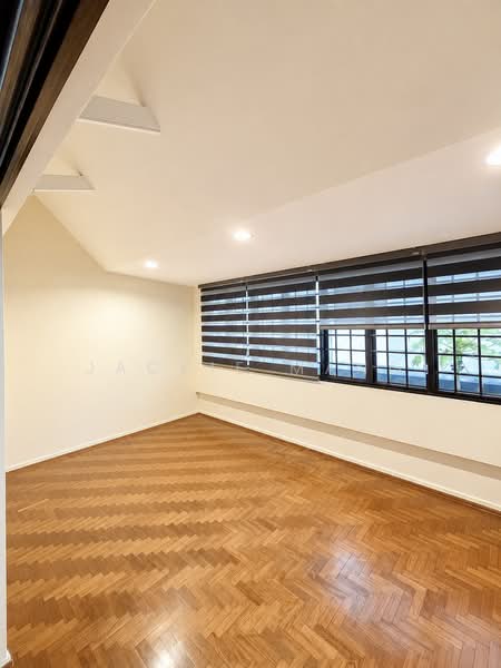 Rosyth Road, Rosyth Road, Hougang / Punggol / Sengkang, 5 Bedrooms, 2,800 sqft, Terraced House For Sale, by Jackie Mang, 500110429 - 2nd Level Bedroom - PropertyGuru.com.sg