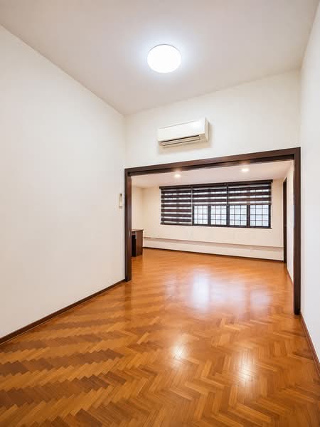 Rosyth Road, Rosyth Road, Hougang / Punggol / Sengkang, 5 Bedrooms, 2,800 sqft, Terraced House For Sale, by Jackie Mang, 500110429 - 2nd Level Bedroom - PropertyGuru.com.sg