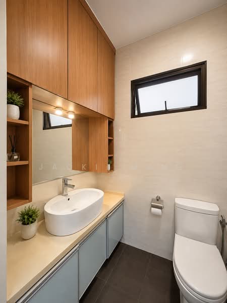 Rosyth Road, Rosyth Road, Hougang / Punggol / Sengkang, 5 Bedrooms, 2,800 sqft, Terraced House For Sale, by Jackie Mang, 500110429 - 2nd Level Master Bathroom - PropertyGuru.com.sg