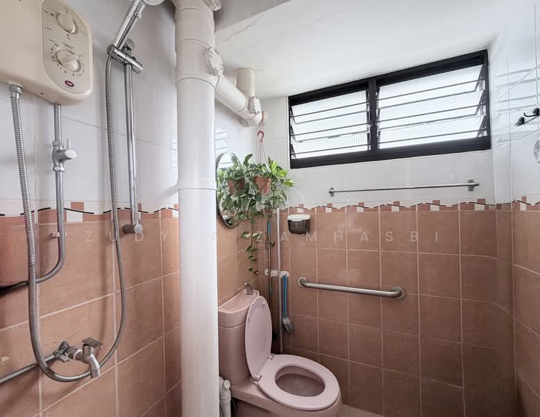 15 Teck Whye Lane, 15 Teck Whye Lane, 3 Bedrooms, 990 sqft, HDB Flat For Sale, by Zudyra Zamhasbi, 500110439 - Bathroom - PropertyGuru.com.sg