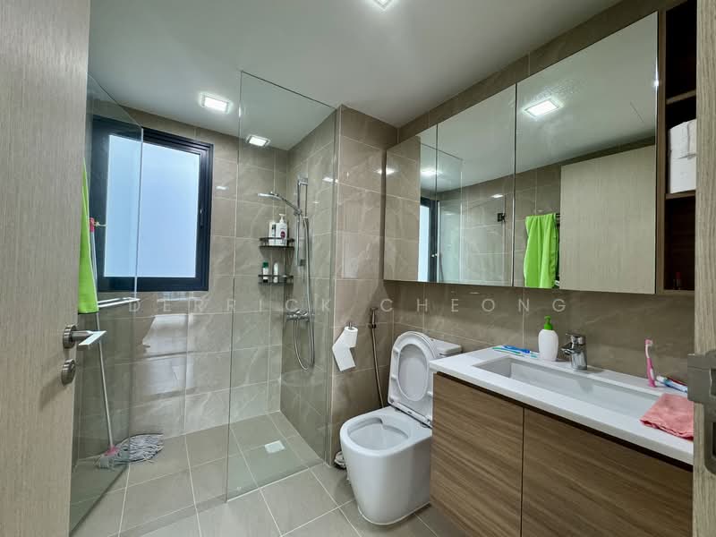 Treasure at Tampines, 51 Tampines Lane, 3 Bedrooms, 915 sqft, Condominium For Rent, by Derrick Cheong, 500110440 - Bathroom - PropertyGuru.com.sg